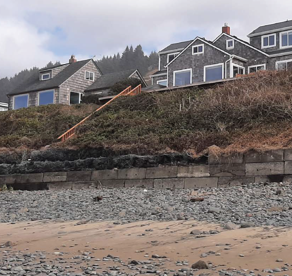 Image of Houses protected by a Block wall and Gabions at Wecoma Beach, Oregon. Photo by Hailey Bond, 2021